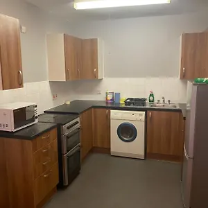 Spacious Neat Penthouse With Great View In London