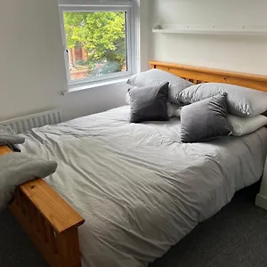 Cheerful 2 Bedroom House With Patio And Office Holiday home